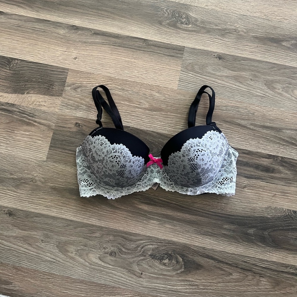Victoria’s Secret bra size 34C dream angels lined Demi lace black white